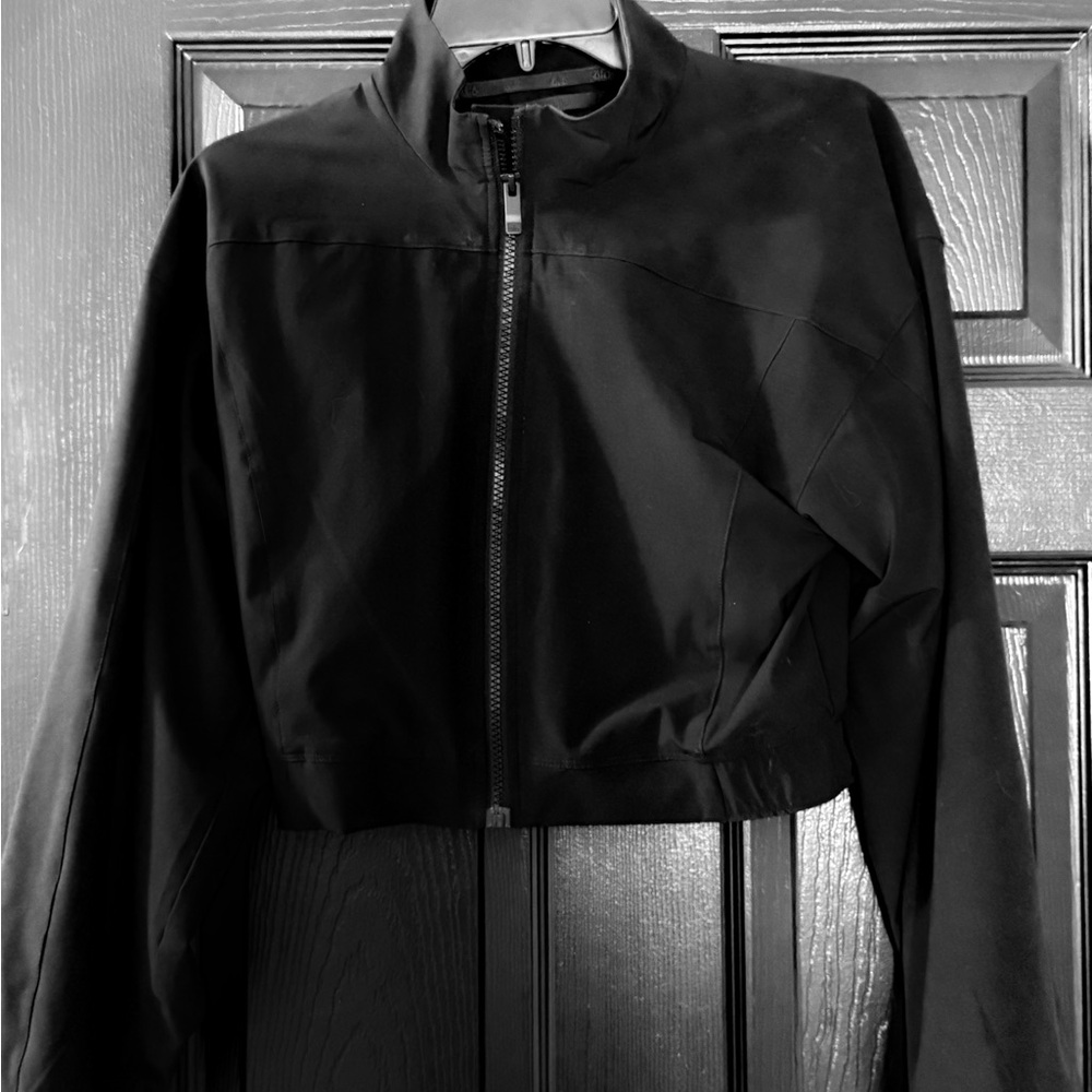 Alo Running jacket— Black – Like New – Rarely worn